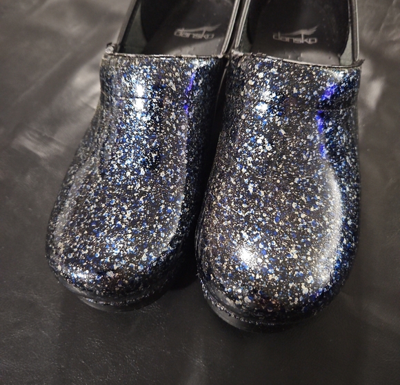 Dansko Shoes - Dansko Glitter Speckle Clogs in Black and Blue